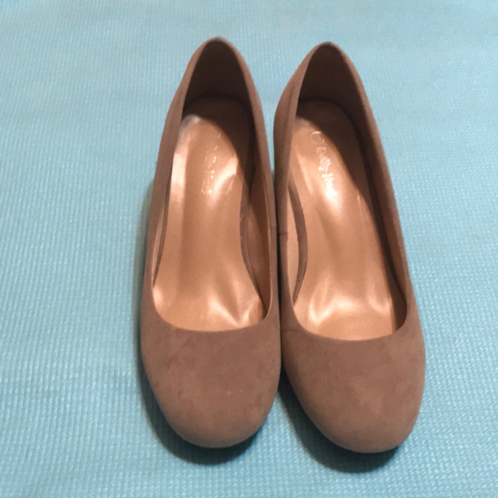 Guilty Heart taupe wedges